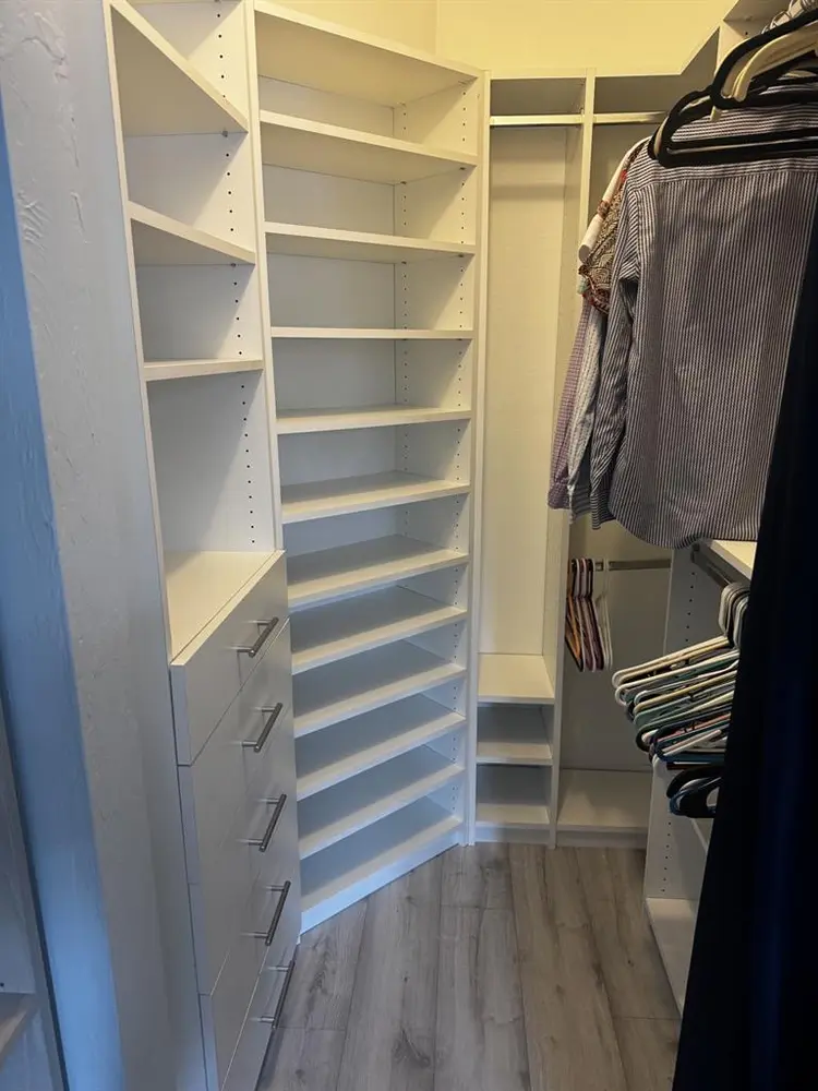 Master/bathroom walk in closet