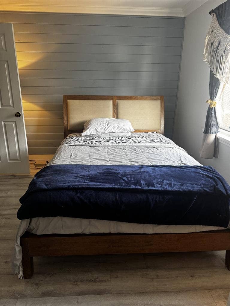 Master/bathroom walk in closet