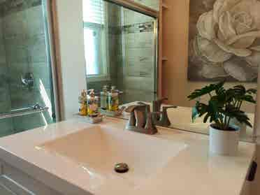huge room w/ view & utilities