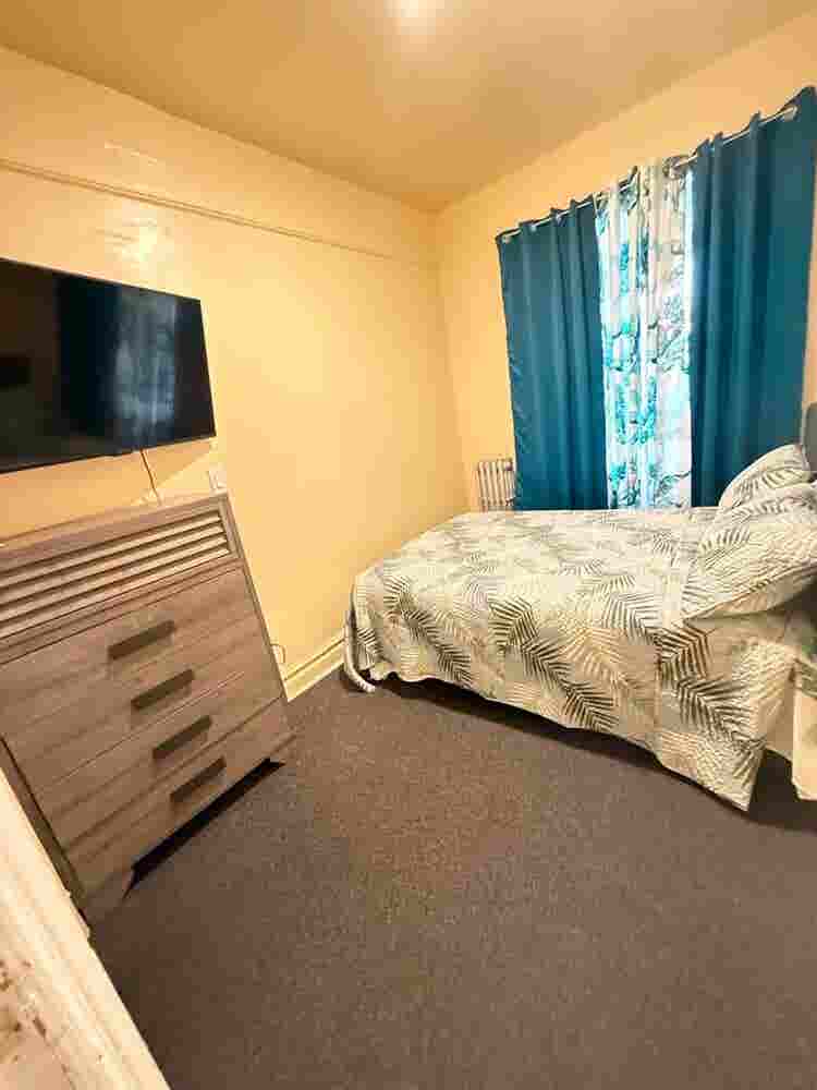 Room for Rent -East New York. $