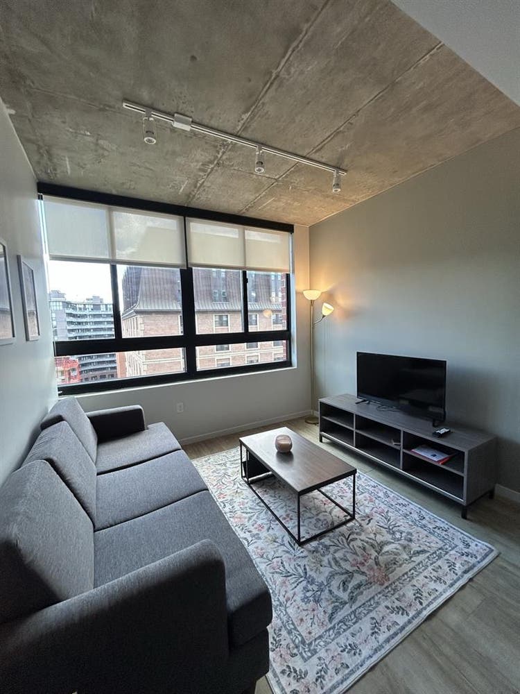 SPRING/SUMMER SUBLEASE