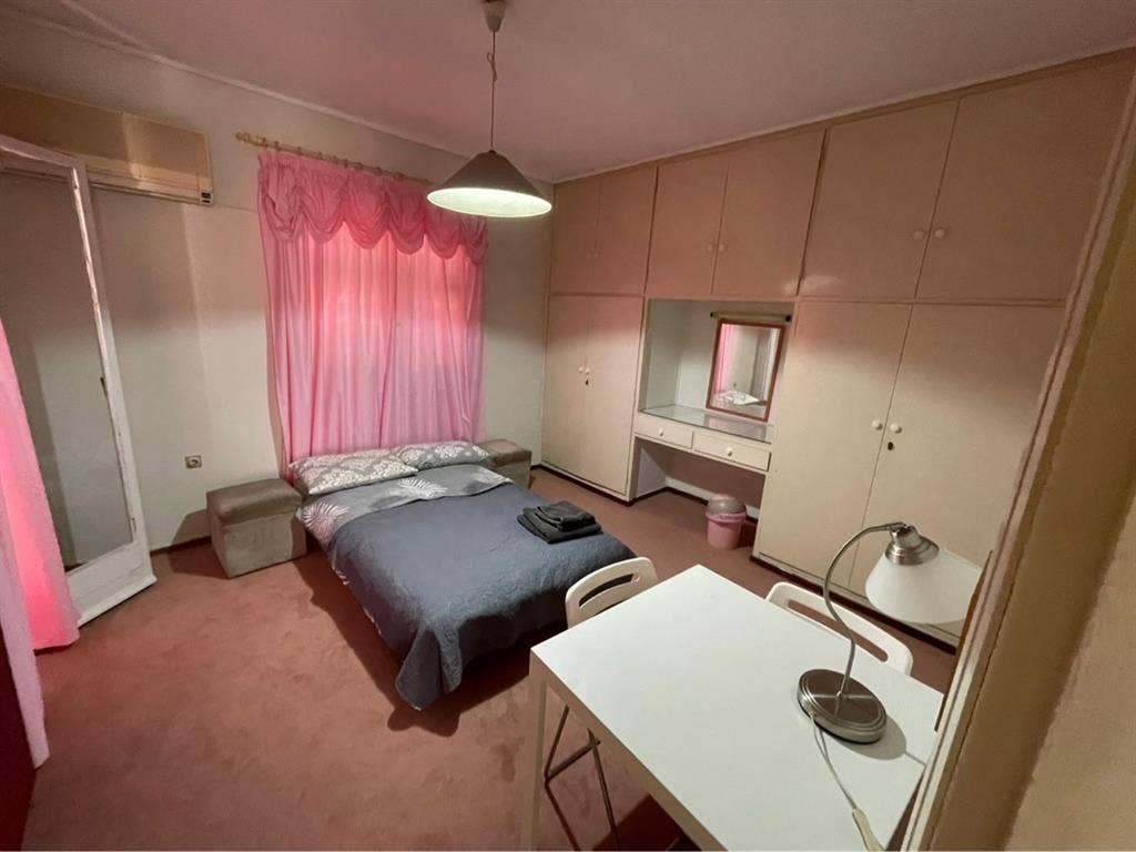 Room in Neos kosmos