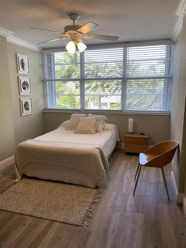 Private room for rent in FLL