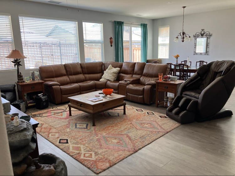 Room for rent available