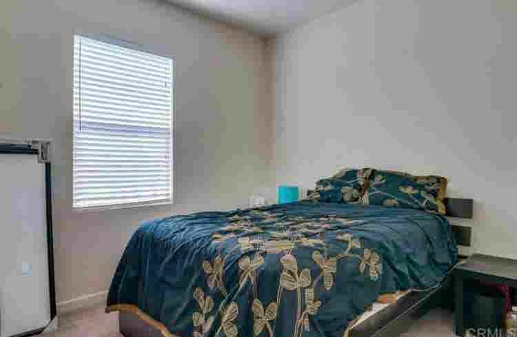 Room for rent available