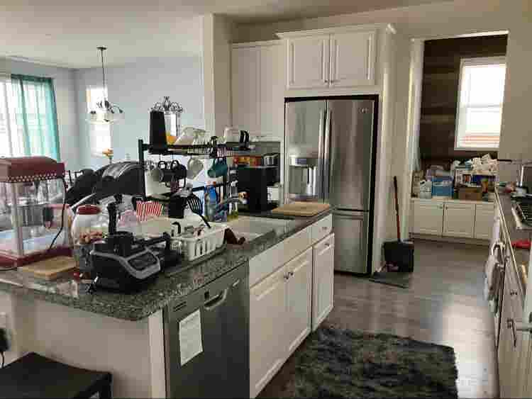 Room for rent available