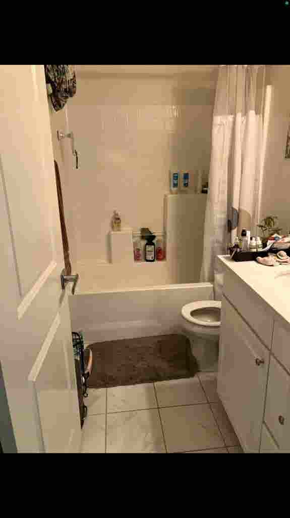Room for rent available