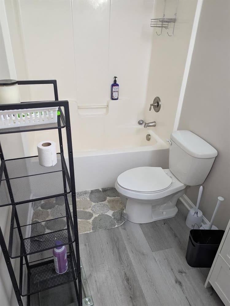 Room for rent near the lake!