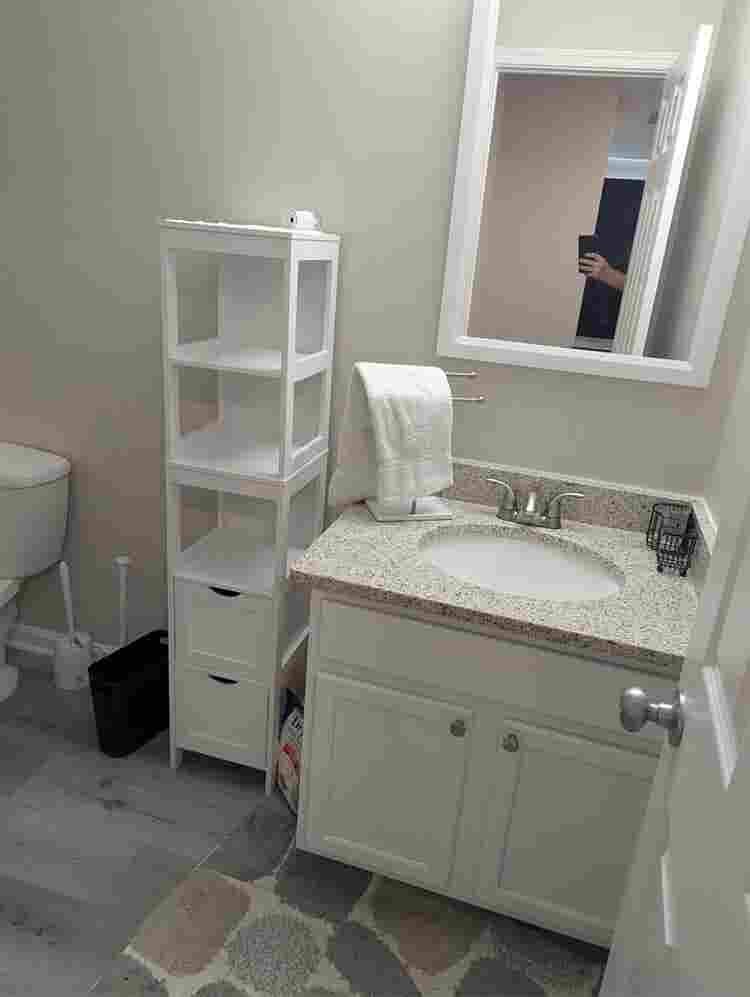 Room for rent near the lake!