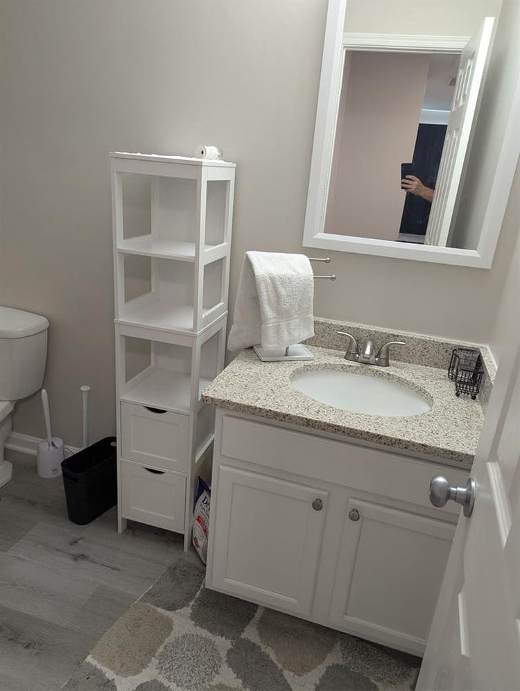 Room for rent near the lake!