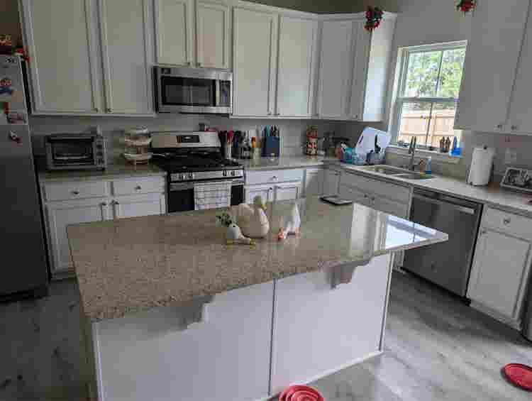 Room for rent near the lake!