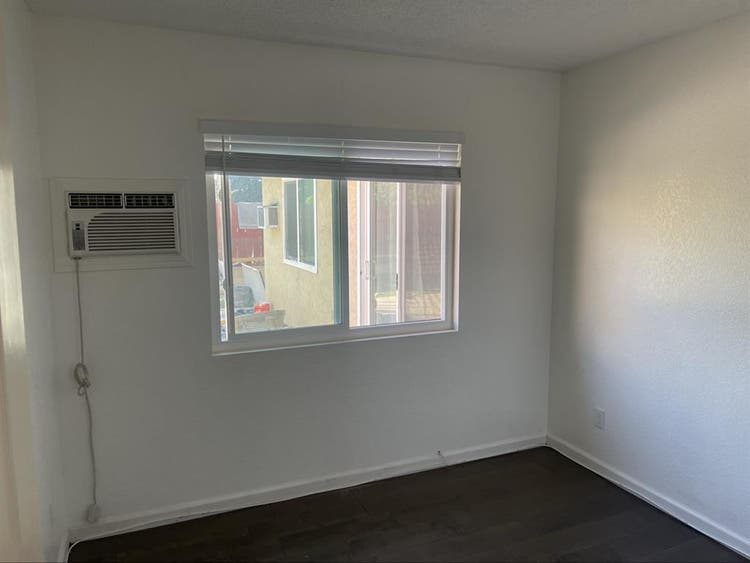 Room for rent with share bathroom