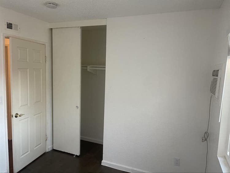 Room for rent with share bathroom