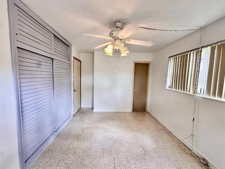 Room for rent in Deerfield beach.