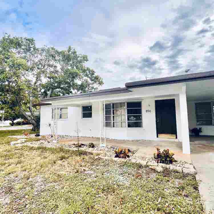 Room for rent in Deerfield beach.