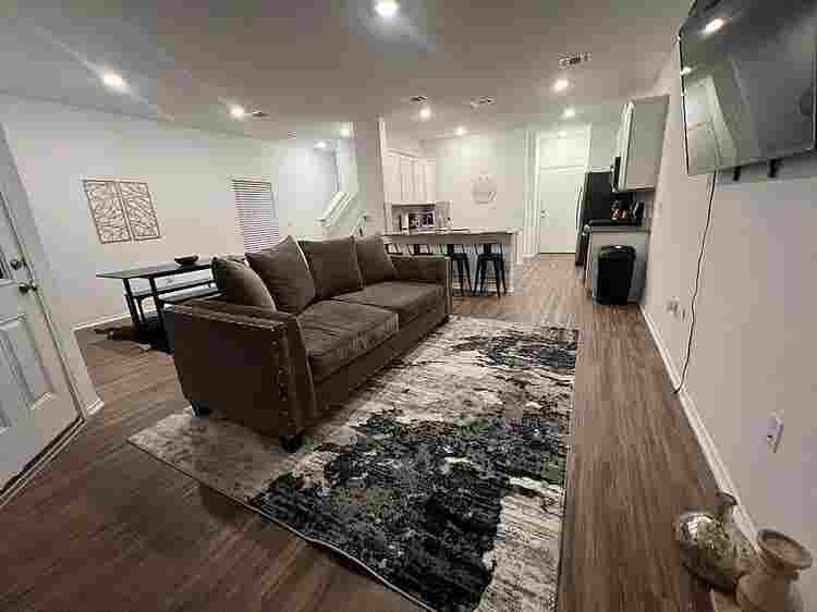3 BR in Austin