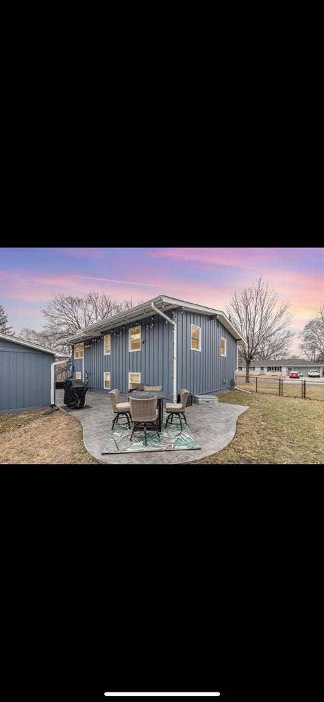 Nice private room in Mounds view
