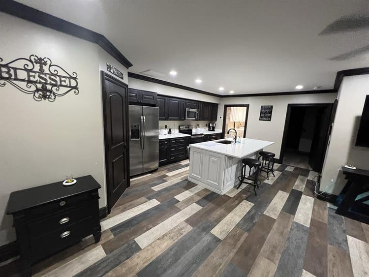 Furnished apt w/utilities