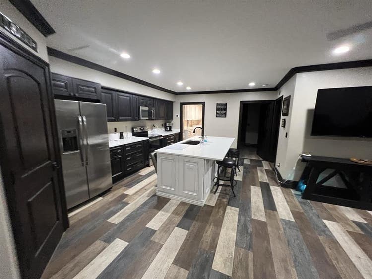 Furnished apt w/utilities