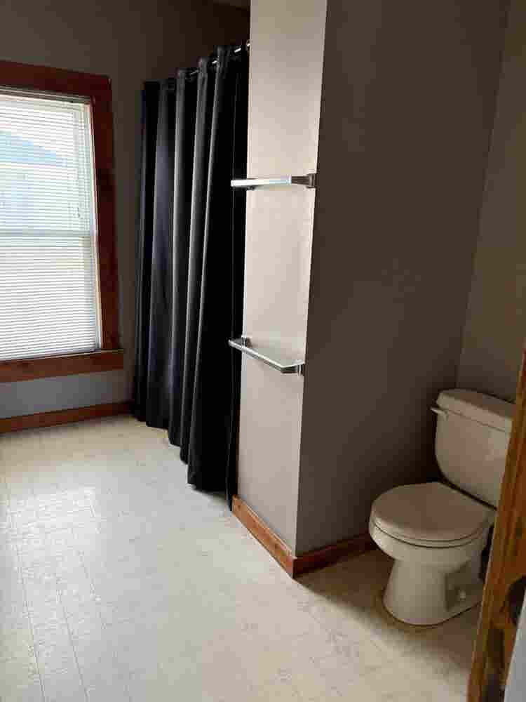 Looking for second bedroom roommate