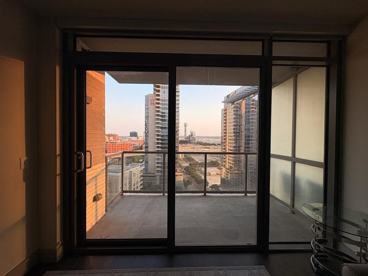 BA Luxury High-Rise Uptown