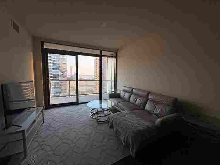 BA Luxury High-Rise Uptown