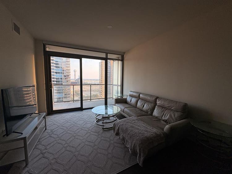BA Luxury High-Rise Uptown