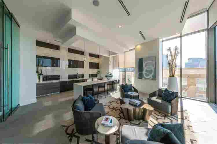 BA Luxury High-Rise Uptown
