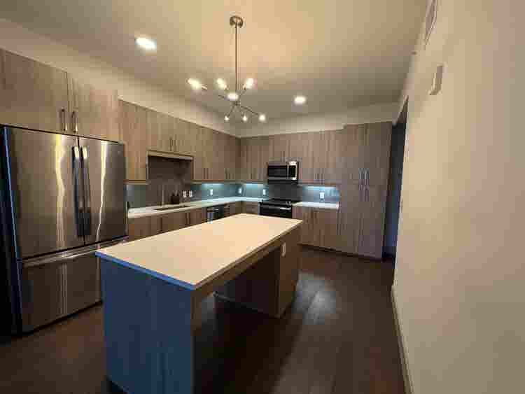 BA Luxury High-Rise Uptown
