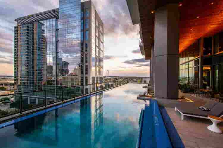 BA Luxury High-Rise Uptown