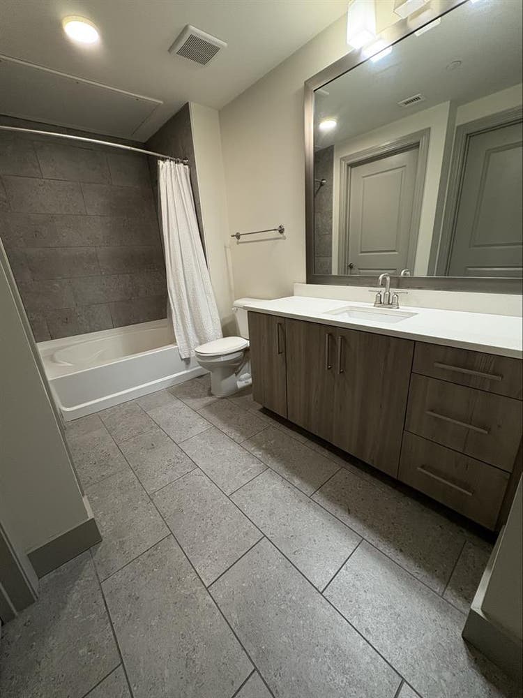 BA Luxury High-Rise Uptown