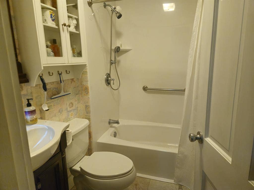 Room in Jamestown. Over 2 acres of