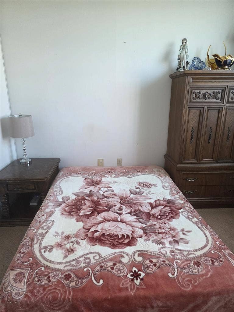 1 room plus parking