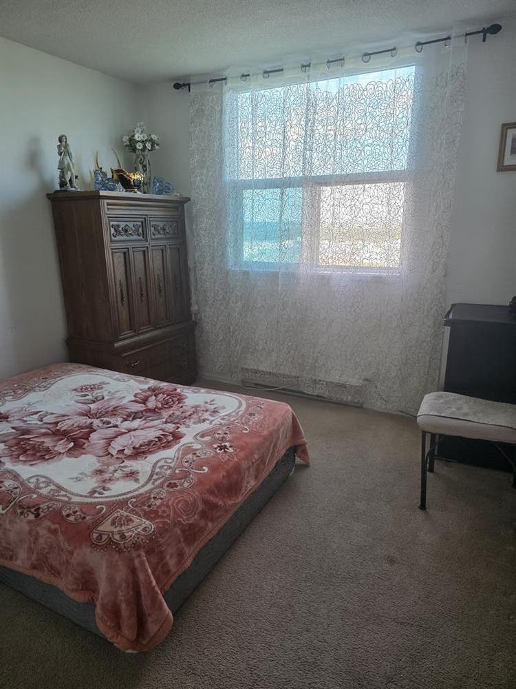 1 room plus parking