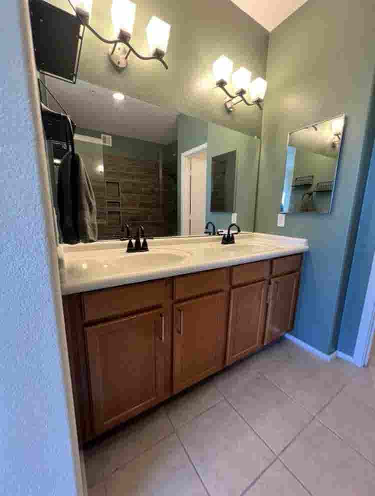 Private BD & BA in Beautiful Condo