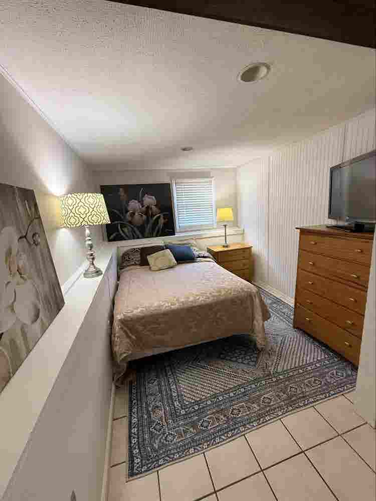 Professional Wanted for Room Rental