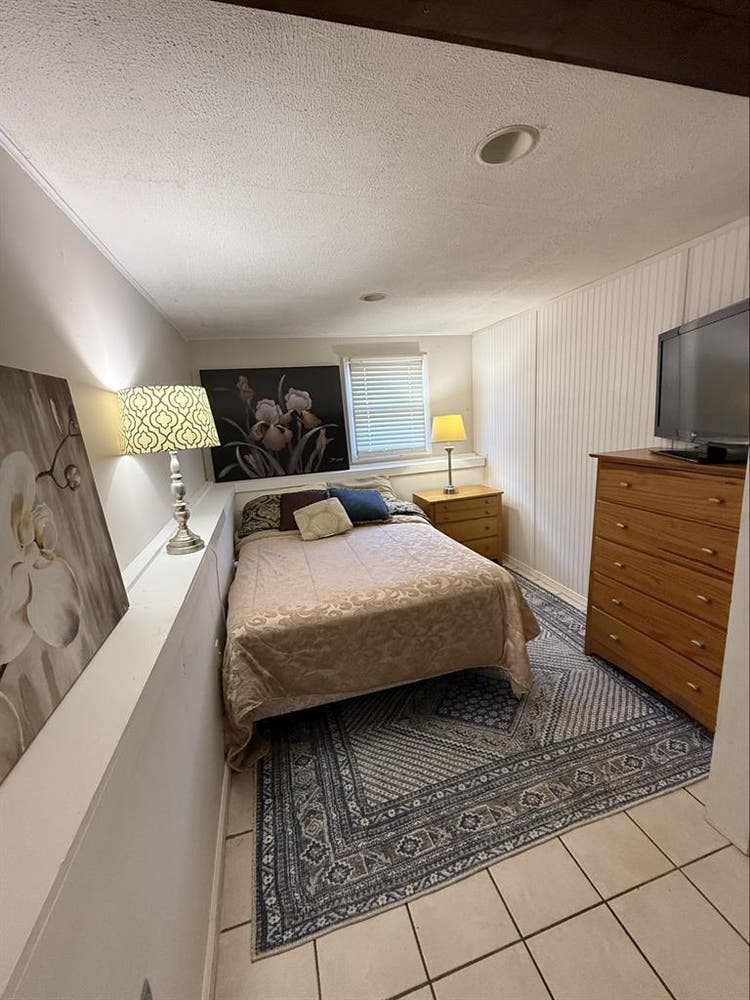 Professional Wanted for Room Rental