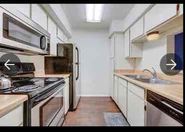 Huge room with walk in closet