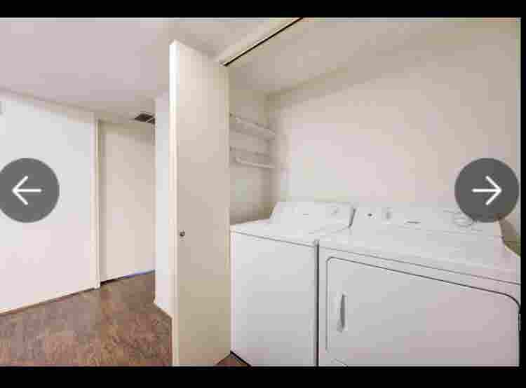 Huge room with walk in closet