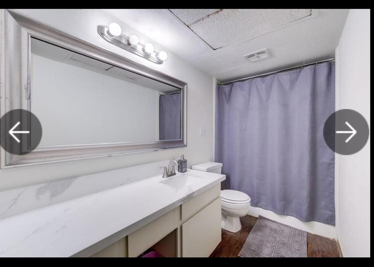 Huge room with walk in closet