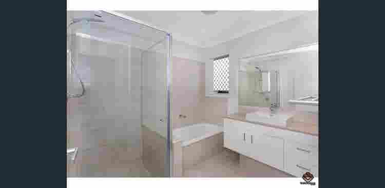 Townhouse to share in Nudgee