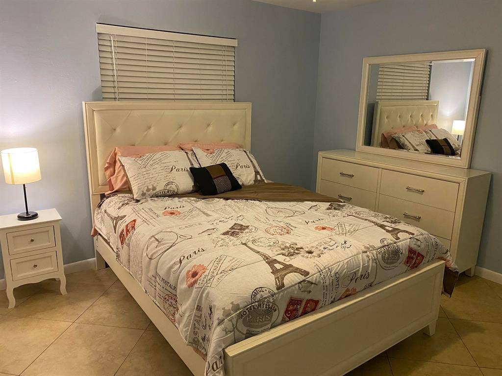Room for rent in private home