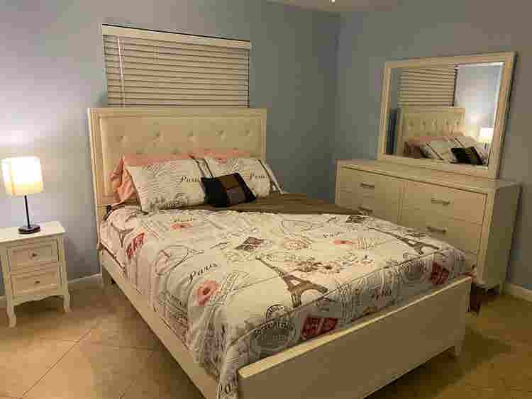 Room for rent in private home