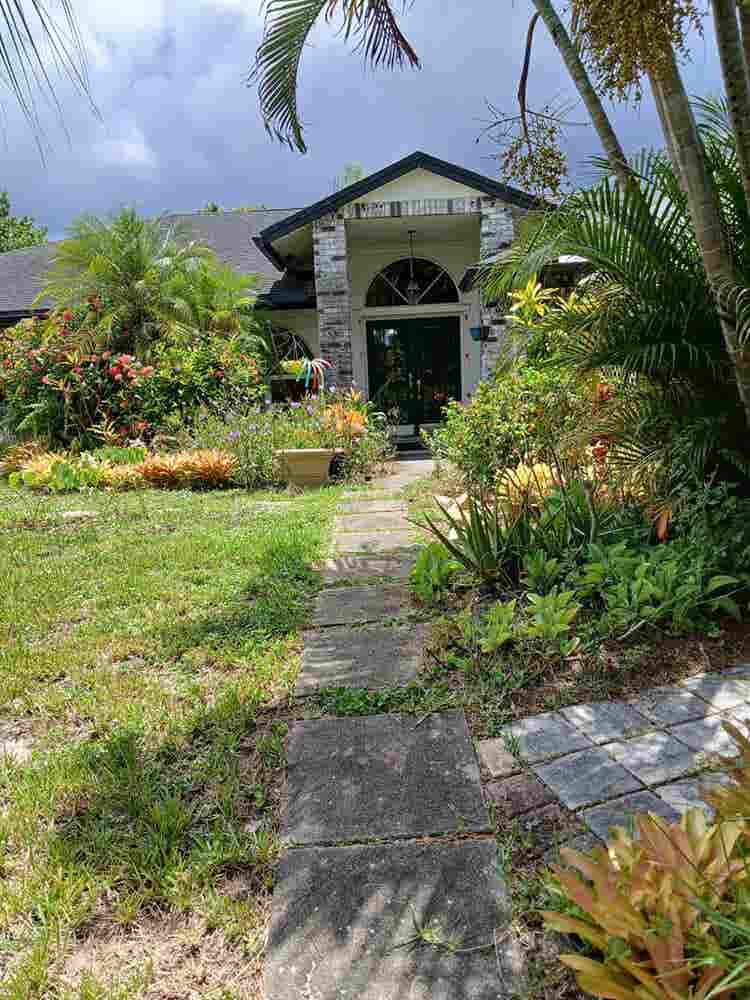 Room in The Acreage $ per mo