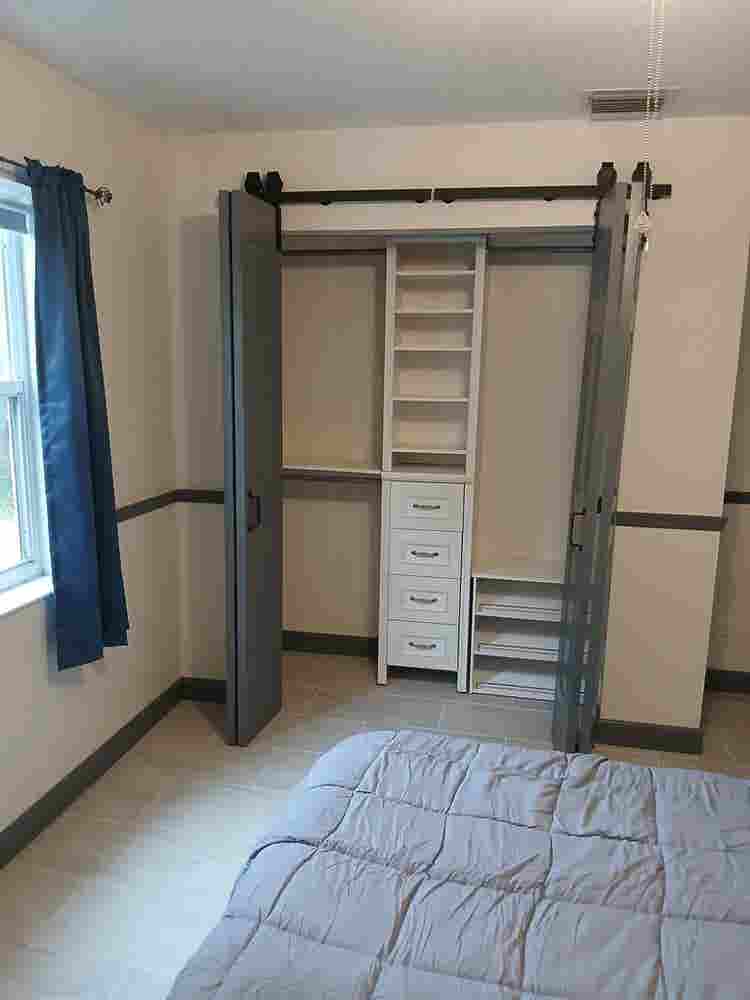 Room in The Acreage $ per mo