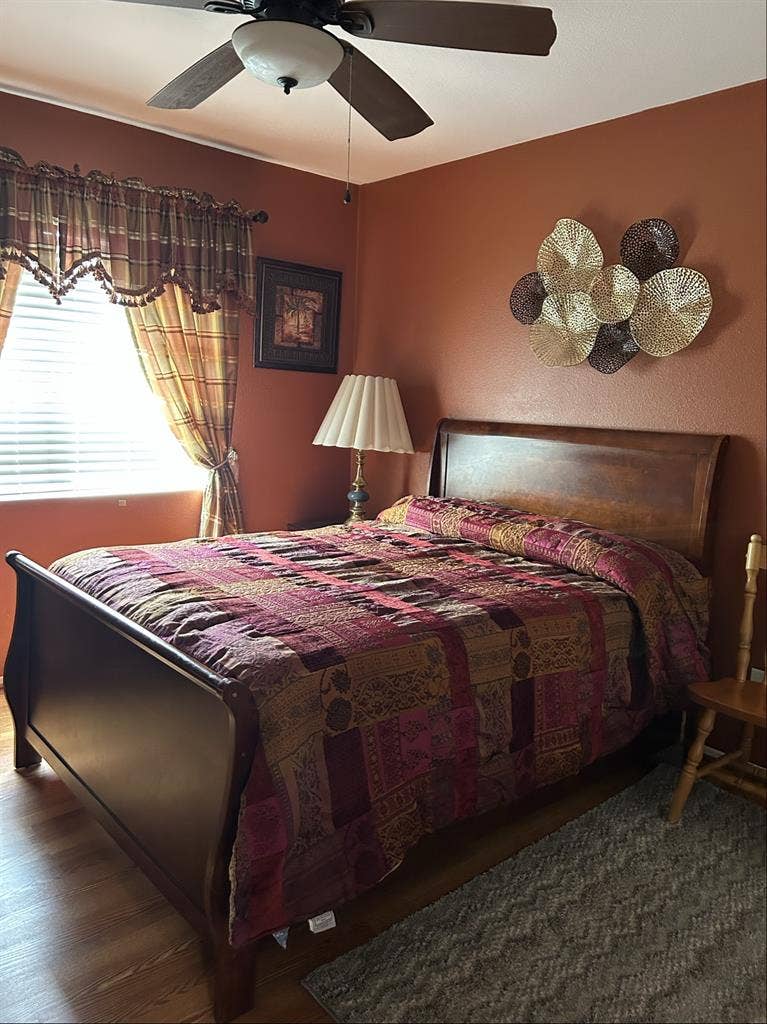 Room—4 Rent