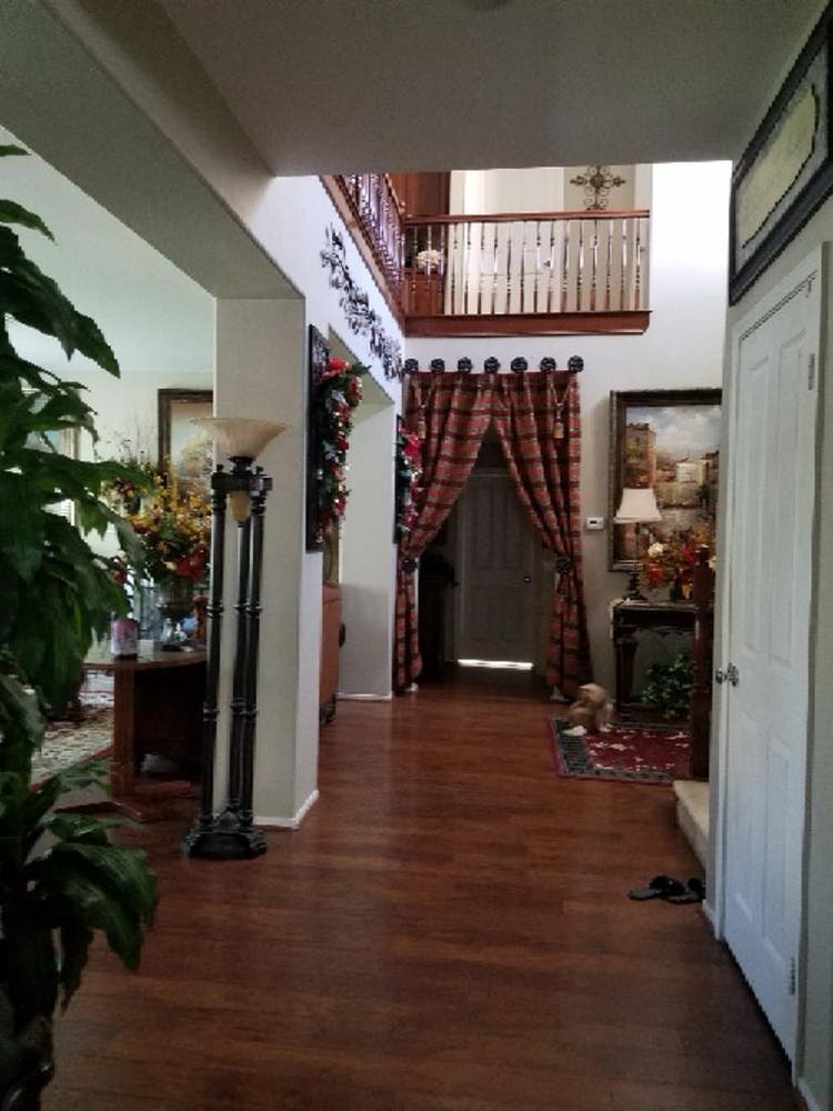 Room—4 Rent