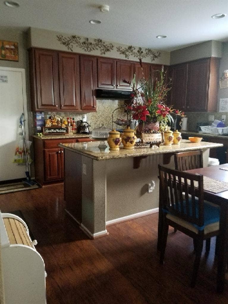 Room—4 Rent