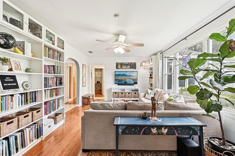Room for rent in Murray hill