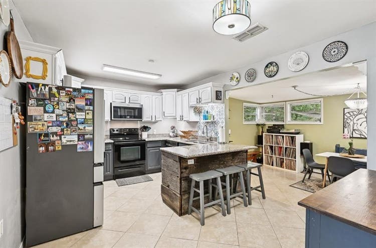 Room for rent in Murray hill